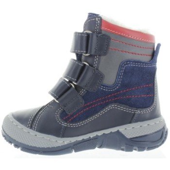 Snow boots for a toddler with toeing in