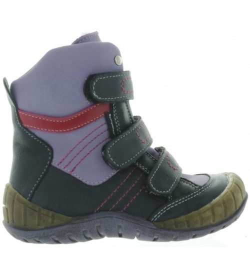Winter boots for a child with arches 