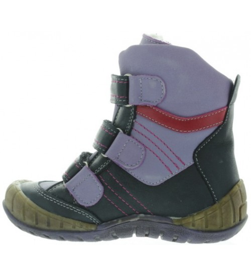 Winter boots for a child with arches 