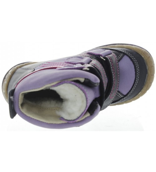 Winter boots for a child with arches 