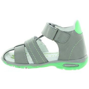 Suggested summer shoes for child suggested by every foot doctor