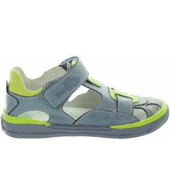 Sandals closed toe orthopedic for a child with flat feet 