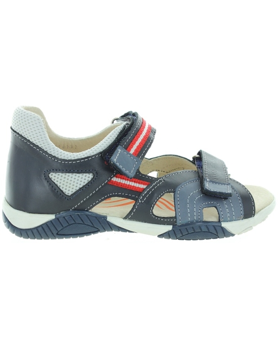 Boys sandals with ankle support for foot forming