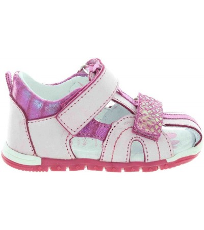 Kids closed style sandals for proper foot support