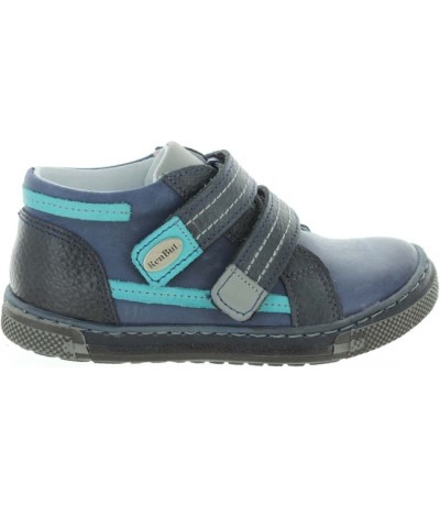 Pigeon toe correction shoes for booys with wide feet