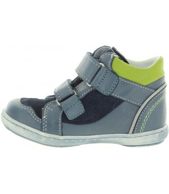 Boots for children with flat feet 