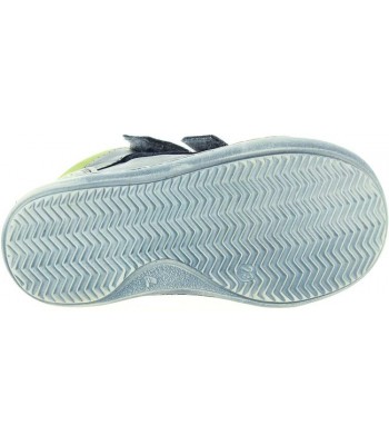 Boots for children with flat feet 