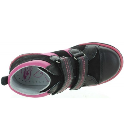 Sneakers for kids made with leather 