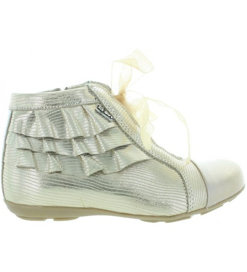 Boots for girls with good arches in gold leather 