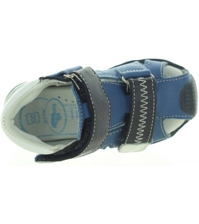 Toddler shoes for proper support of ankles 