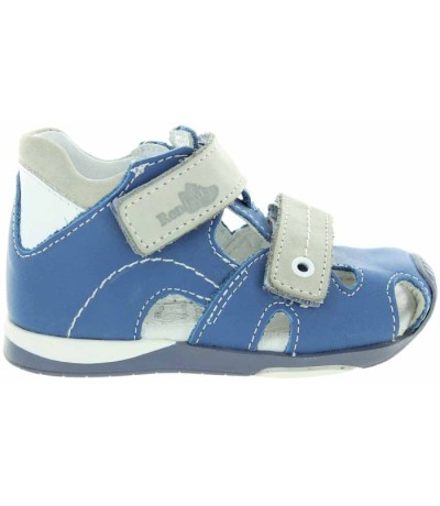 Sandals for a baby with pigeon toes 