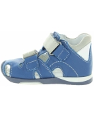 Sandals for a baby with pigeon toes 