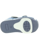 Sandals for a baby with pigeon toes 