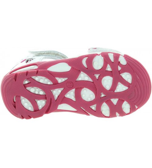 Girls walking leather sandals that are corrective