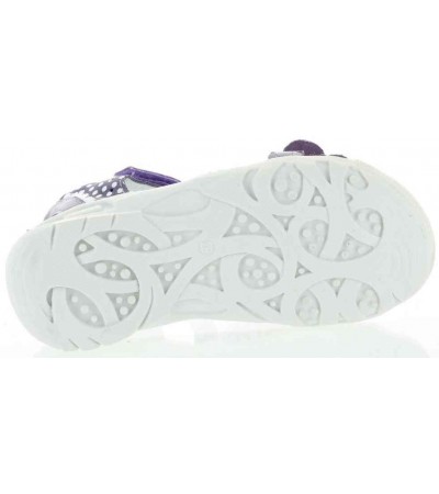 Girl with for heel pronation purple sandals