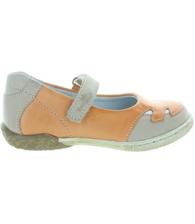Orange girls shoes made with leather 