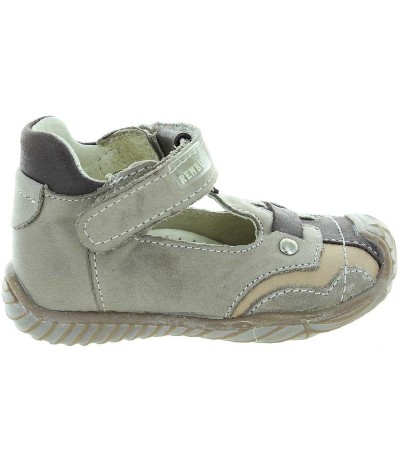 Flexible shoes for a toddler with good arch in beige