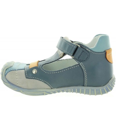 Boys with high instep wide footwear