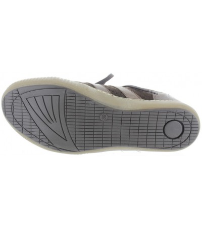 Sneakers for foot development youth