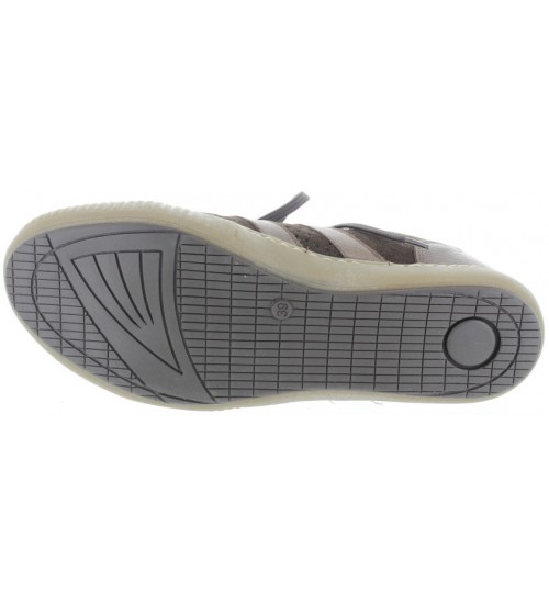 Sneakers for foot development youth