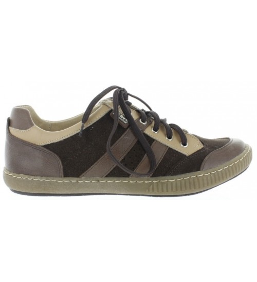 Sneakers for foot development youth