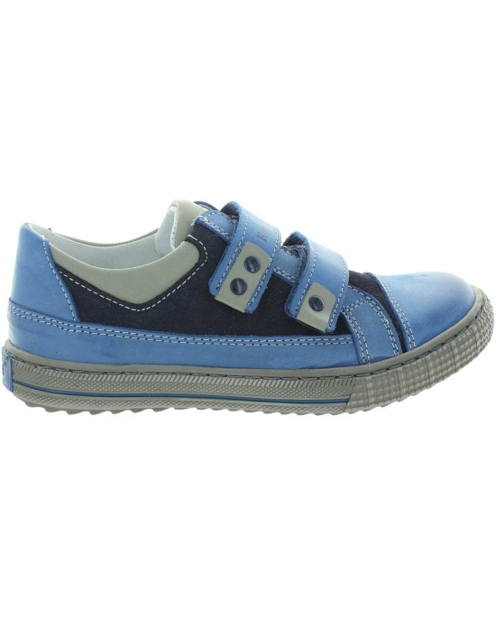 Wide high instep sneakers for a boy from Europe