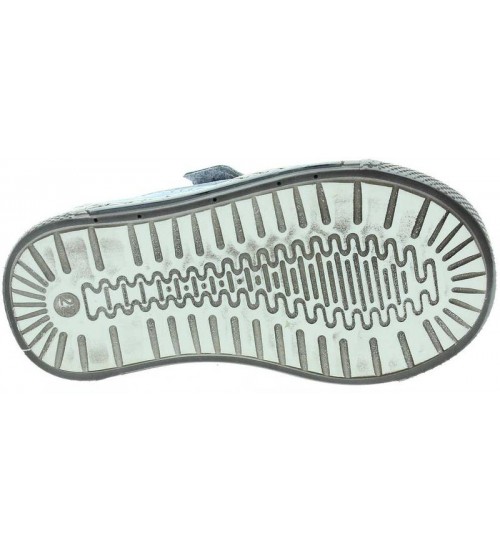 Sneakers with good support for bow feet