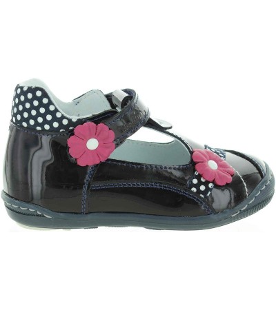 Best shoes for girls for ankle pronation