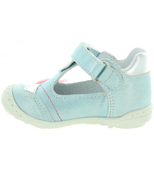 Slim width footwear for toddler girls