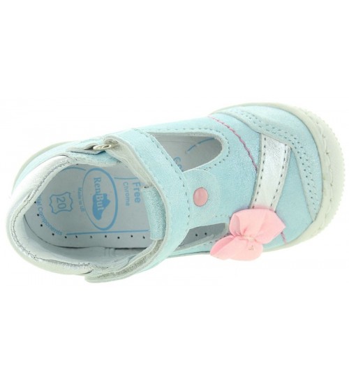 Slim width footwear for toddler girls