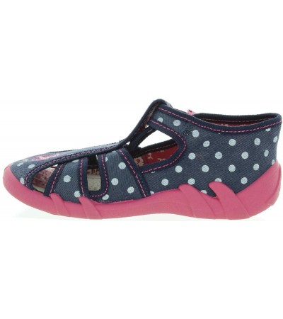 Shoes for a child with support 