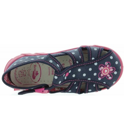 Shoes for a child with support 
