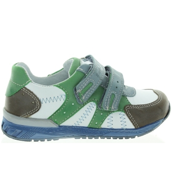 Best white sneakers for kids feet 