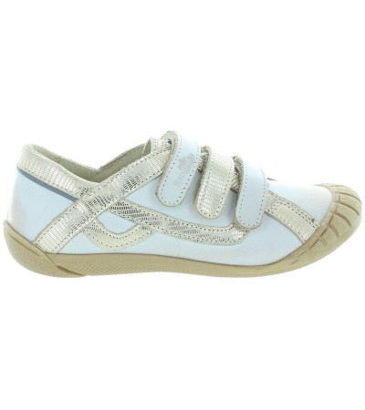Sneakers for a girl for foot strenghthening 