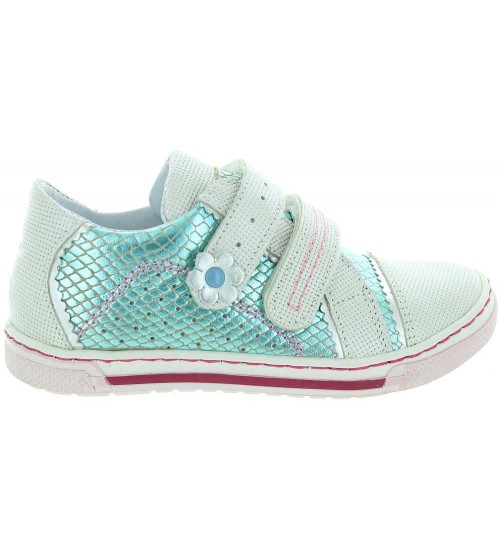 Roomy gym shoes for toddler with good arch