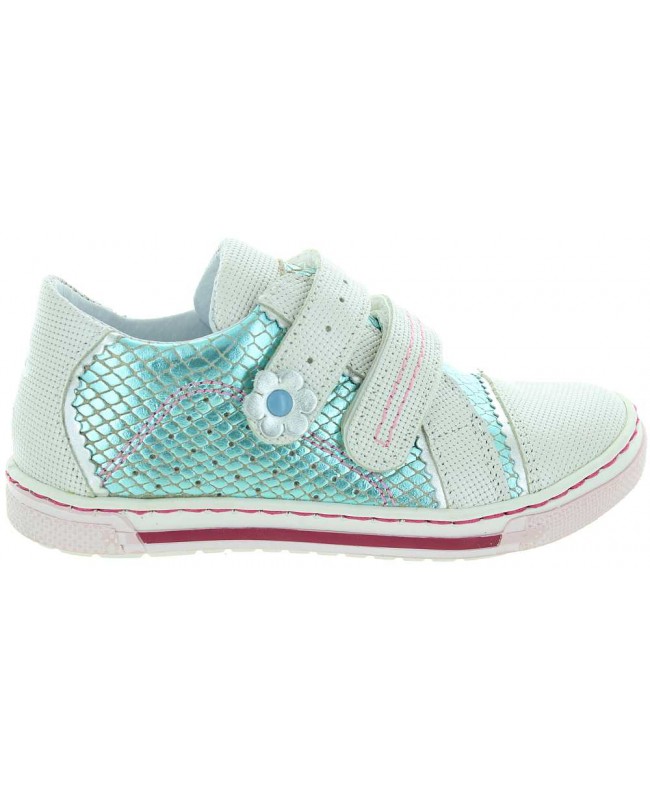 Roomy gym shoes for toddler with good arch
