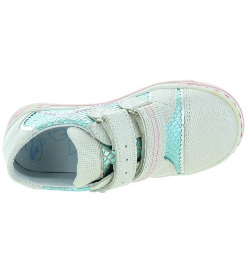 Roomy gym shoes for toddler with good arch