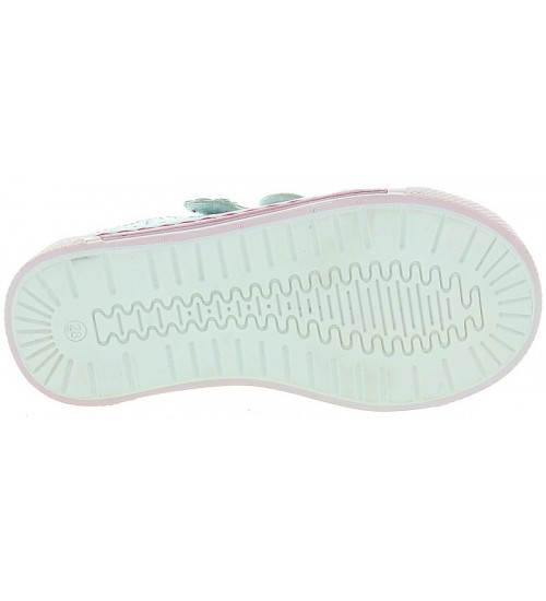 Roomy gym shoes for toddler with good arch