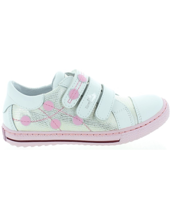 Youth quality shoes with arches