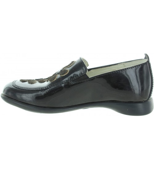 Kids with arch in black leather loafers