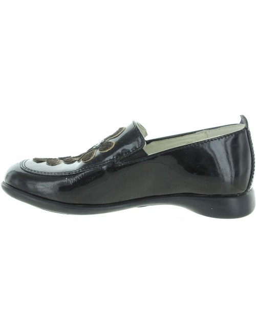 Kids with arch in black leather loafers