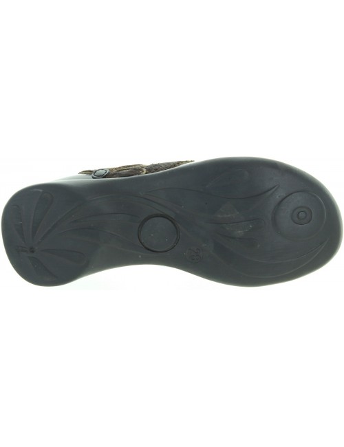 Kids with arch in black leather loafers