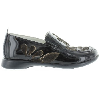 Kids with arch in black leather loafers